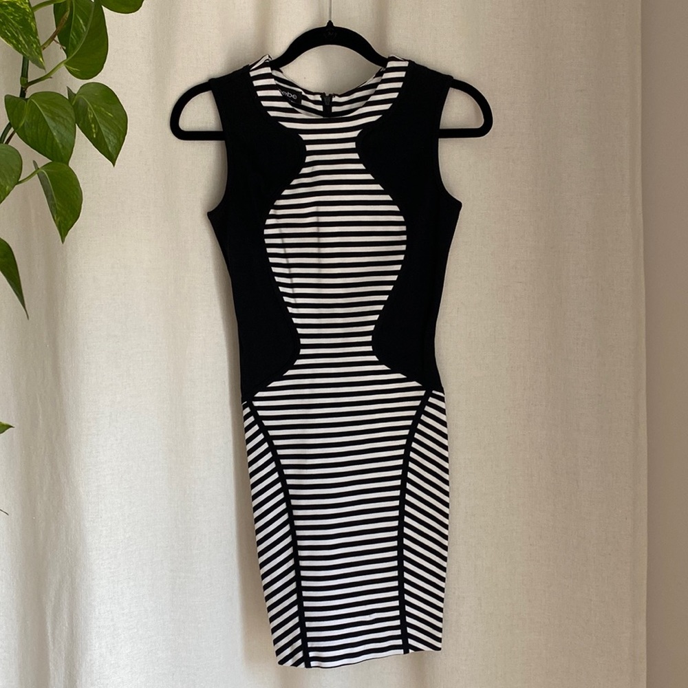 Bebe mini dress / size S / black and white.
